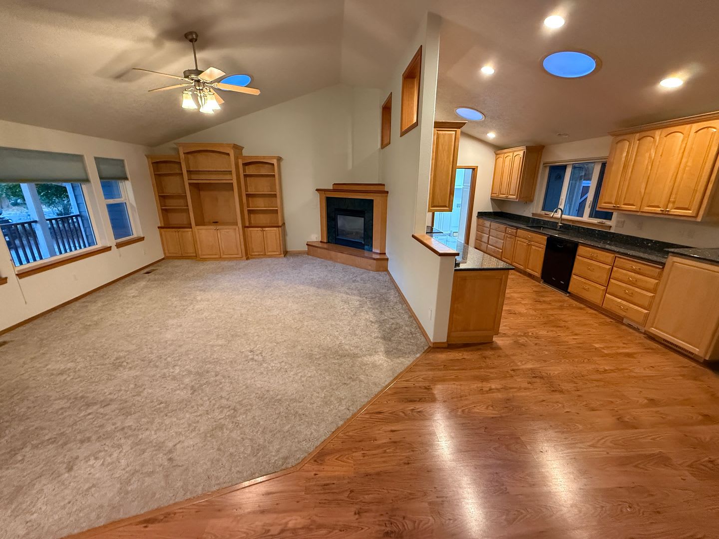 Huge Bedrooms 3 Bed 2 Bath – photo 1