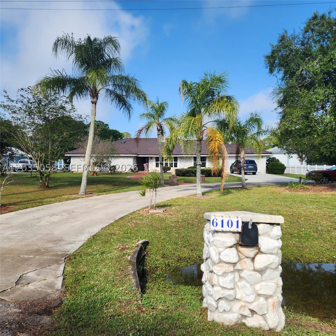 6101 Palmetto Dr – photo 1 of 71