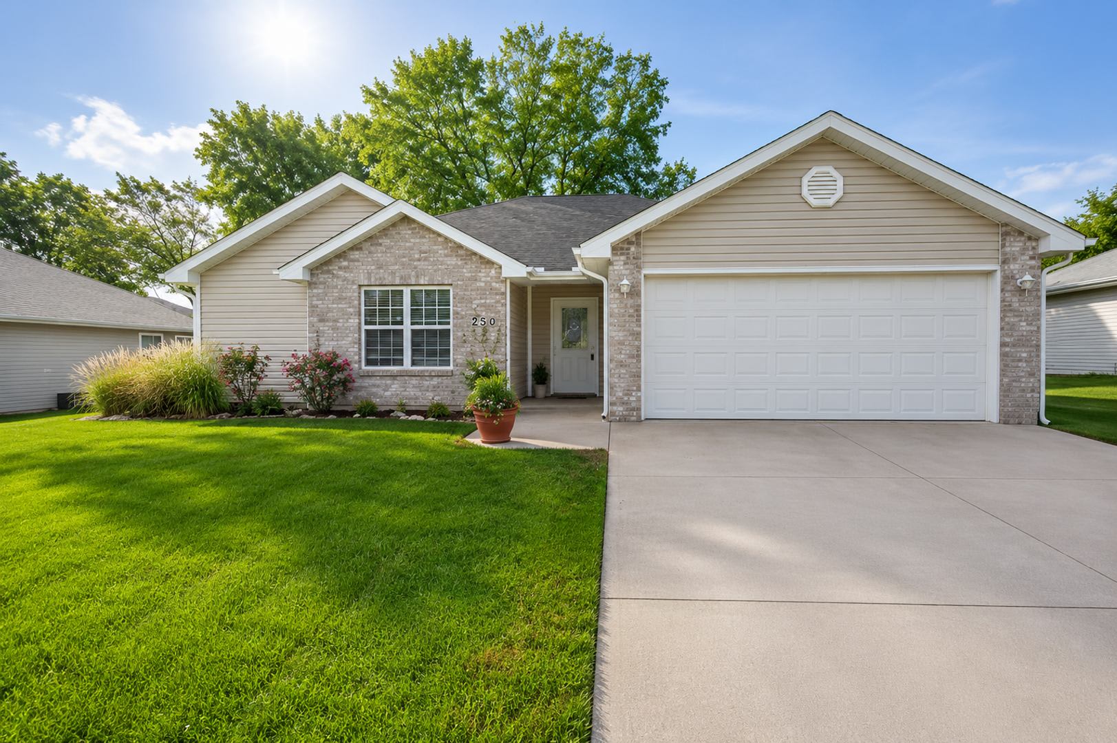 Charming 3 Bedroom Ranch Home Ideal Comfort And Style – photo 1