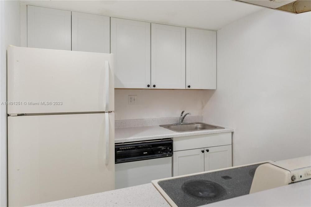 5841 Washington St – photo 1