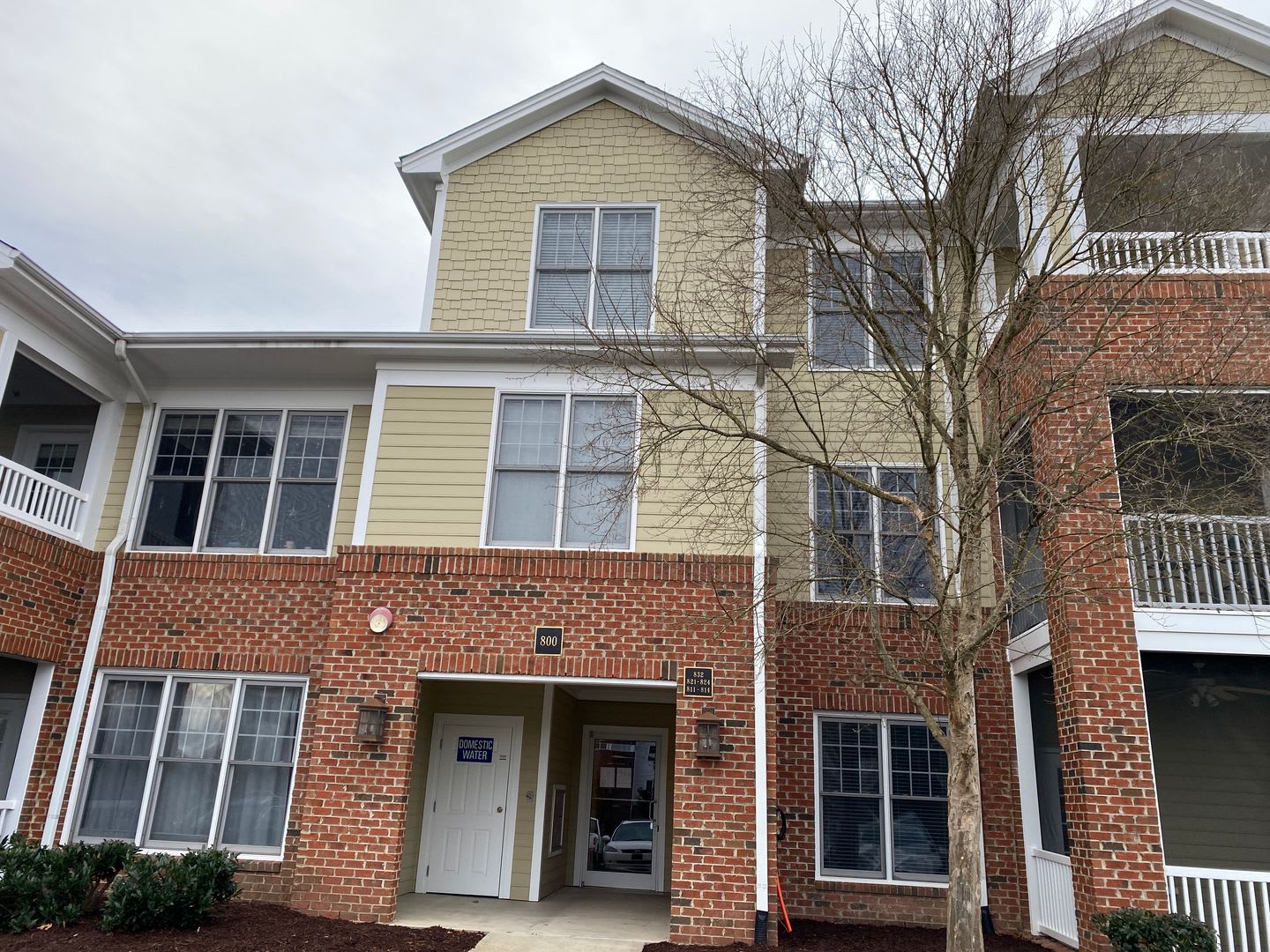 Charming 1-Bedroom Home in Secure Cary Location with Modern Finishes! – photo 1