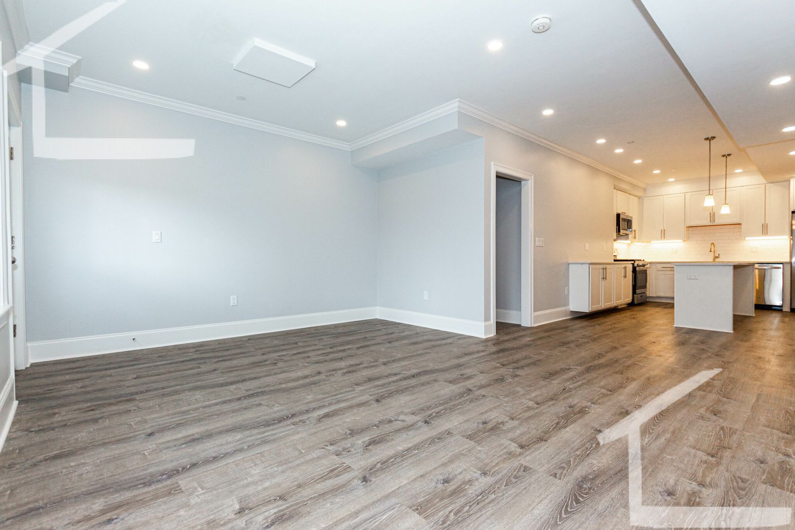 Charming 4 Bedroom No Broker Fee – photo 1