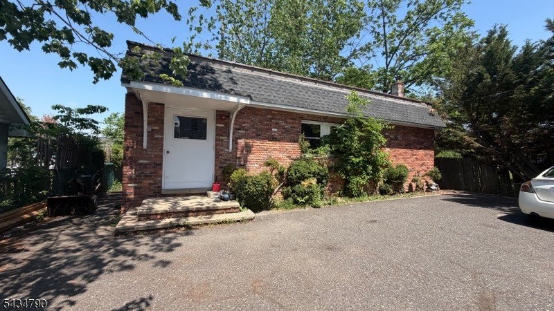 513 Morris Ave – photo 1 of 17