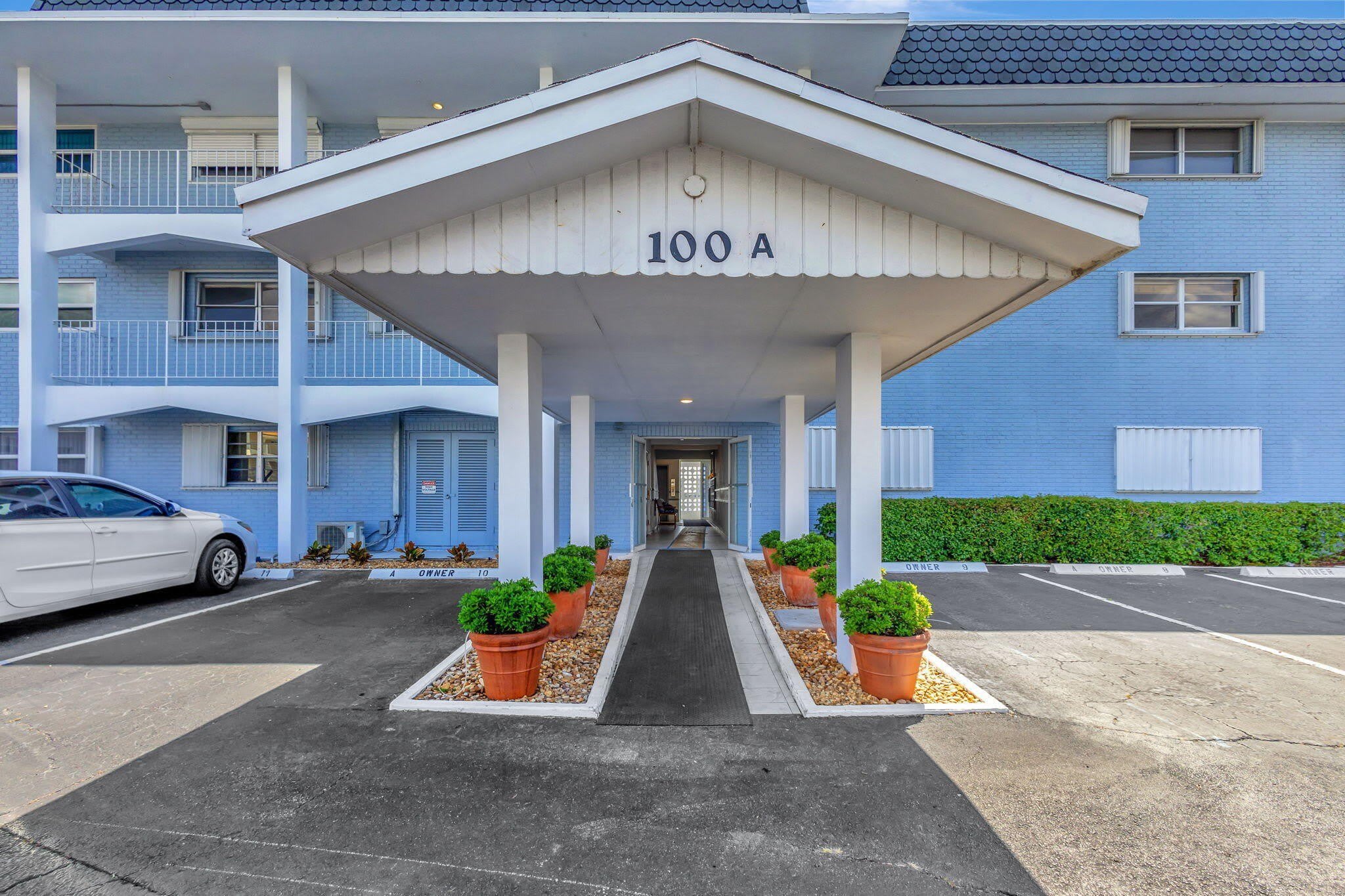 100 Shore Court – photo 1