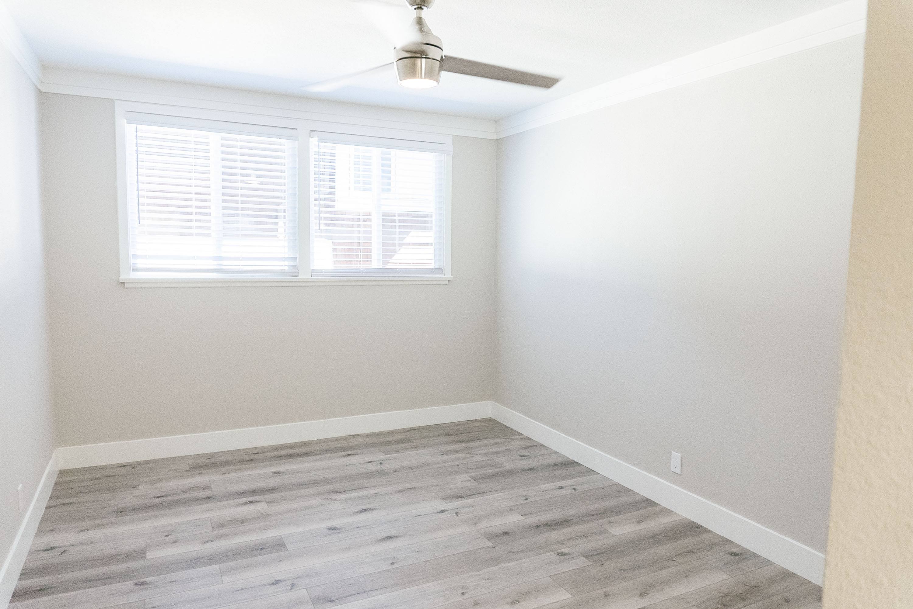 7510 Hollywood Apartments – photo 1