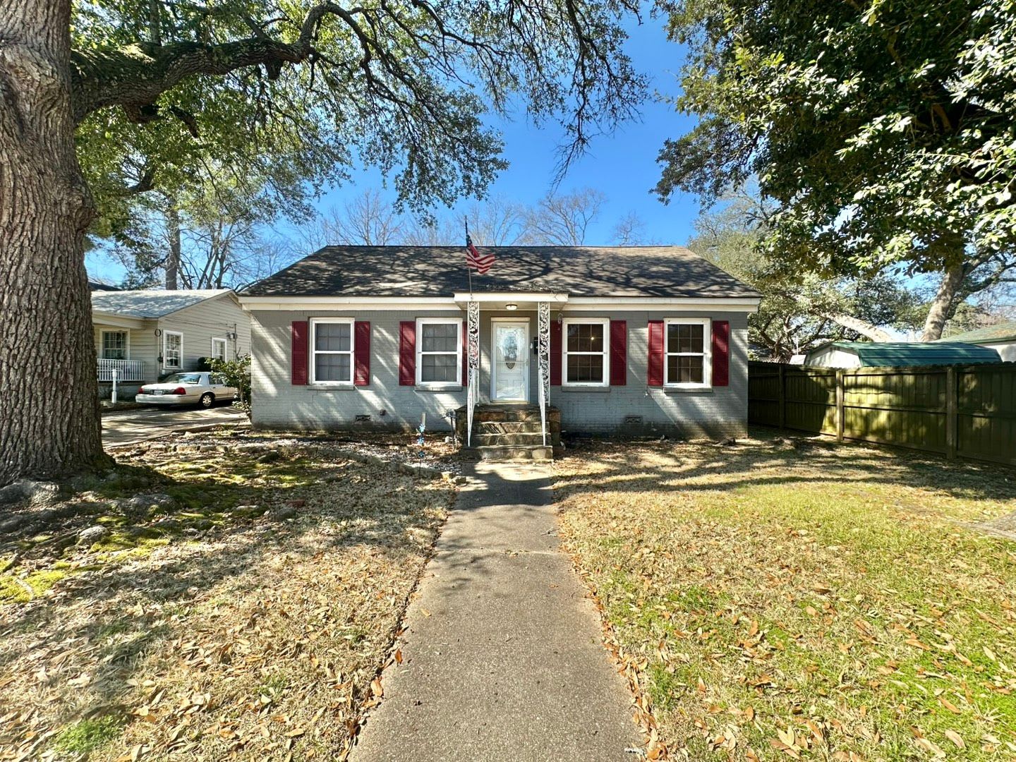 Charming 3 Bedroom 2 Bath Home in Tyler’s Azalea District! – photo 1