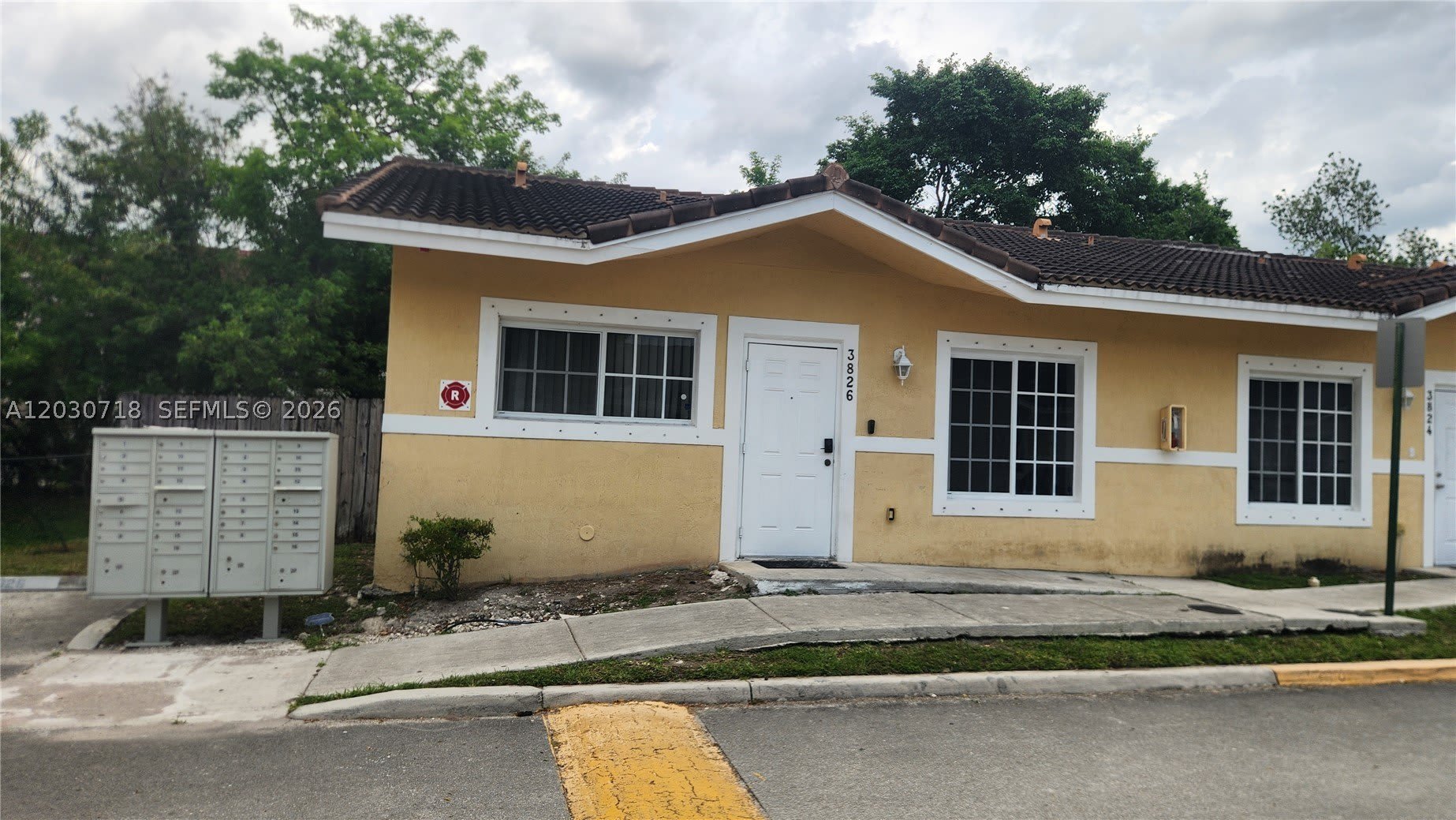 3826 SW 48th Ave – photo 1 of 22