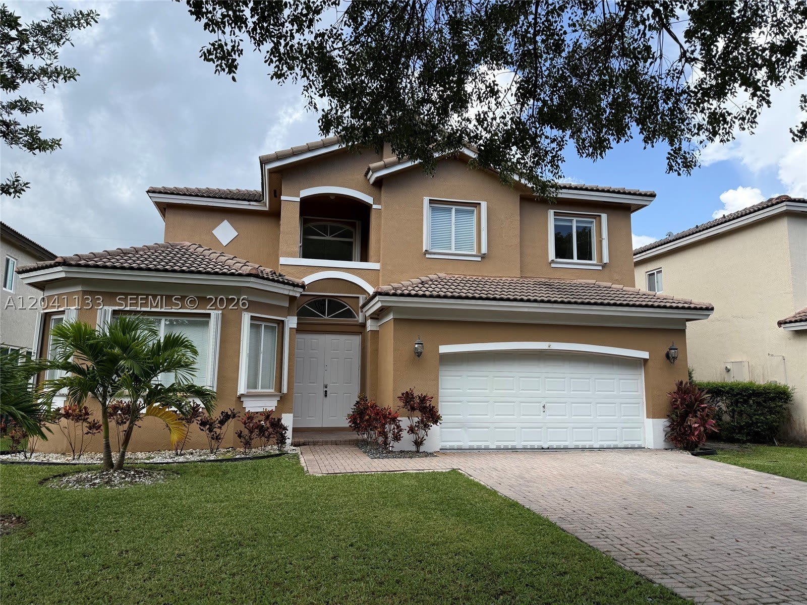 1926 SE 23rd Ct – photo 1 of 16