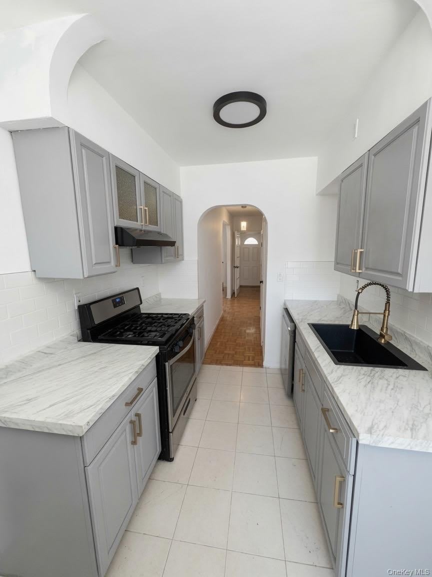 1080 Rhinelander Avenue – photo 1 of 19