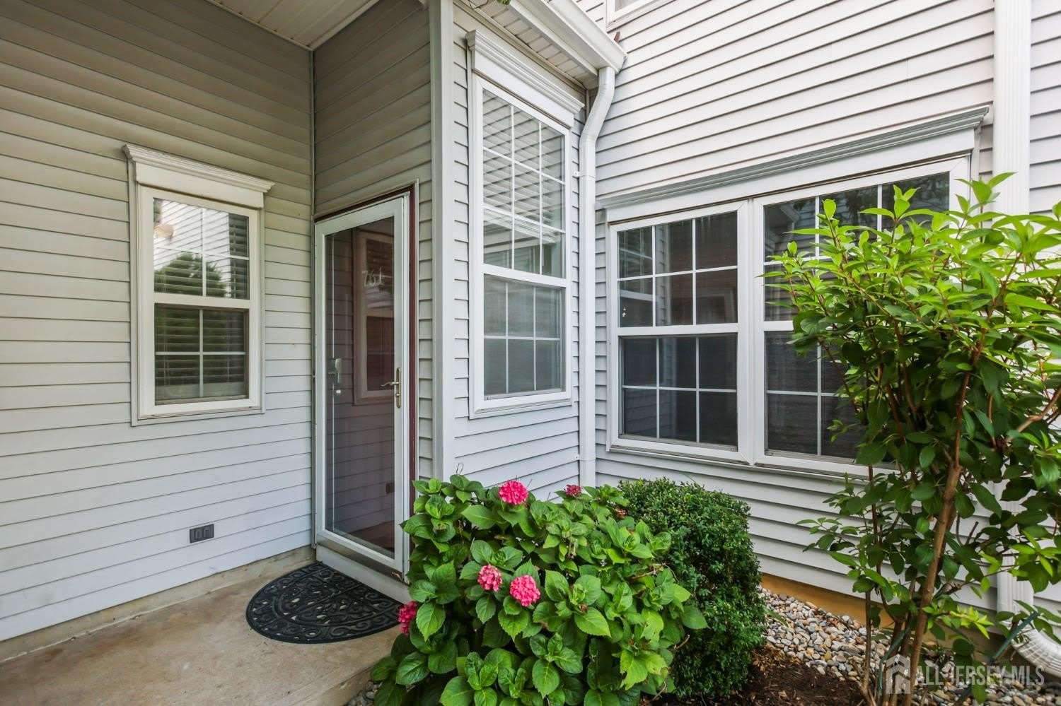 761 Banyan Court – photo 1 of 35