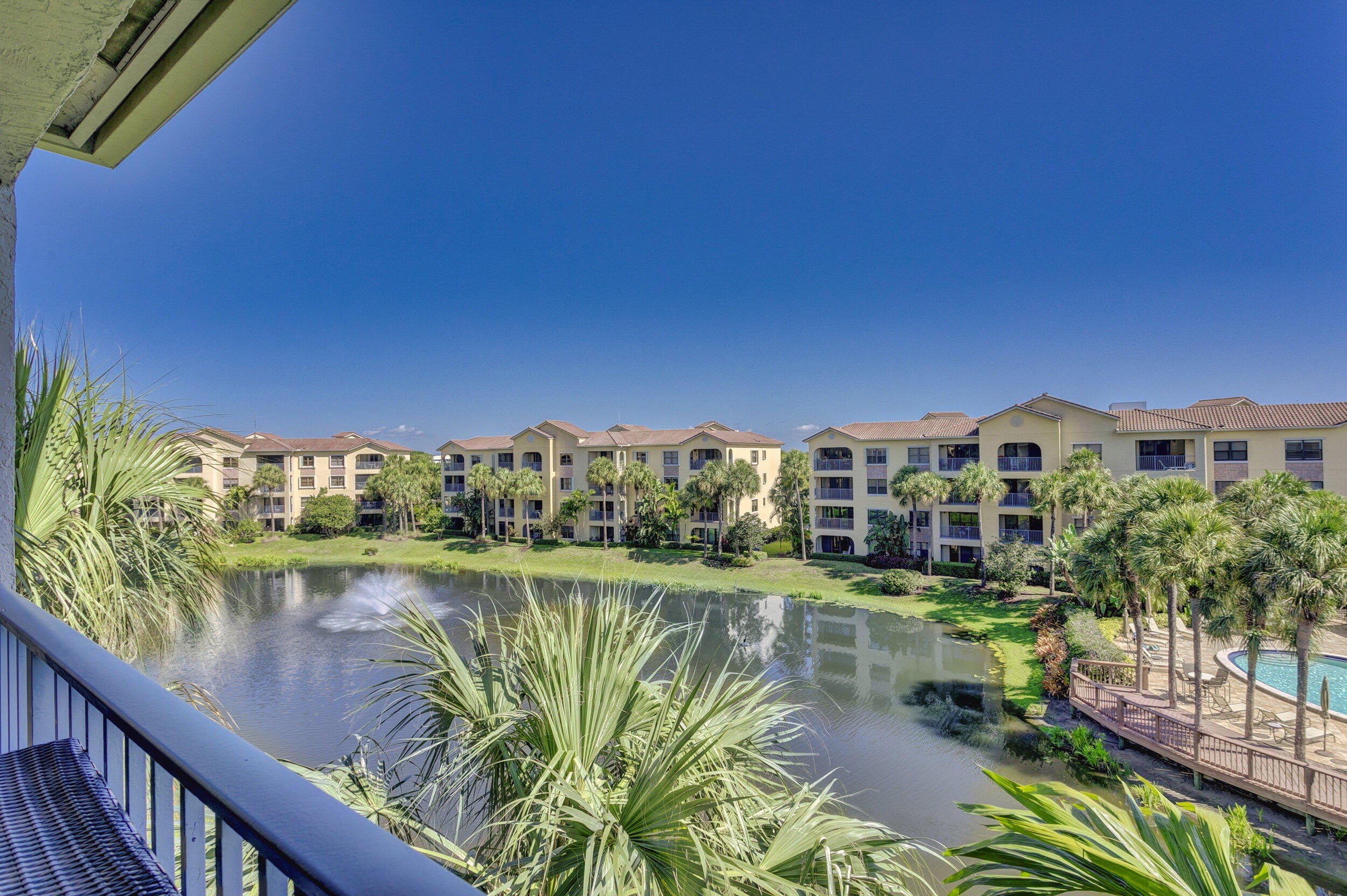 500 Uno Lago Drive – photo 1 of 36