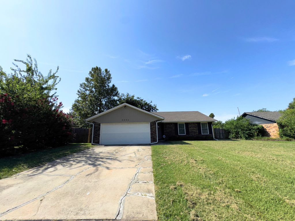 5904 SE 8th St – photo 1