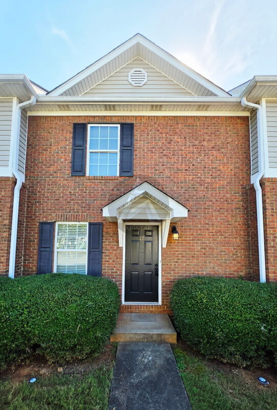 17 Middlebrook Dr – photo 1 of 16