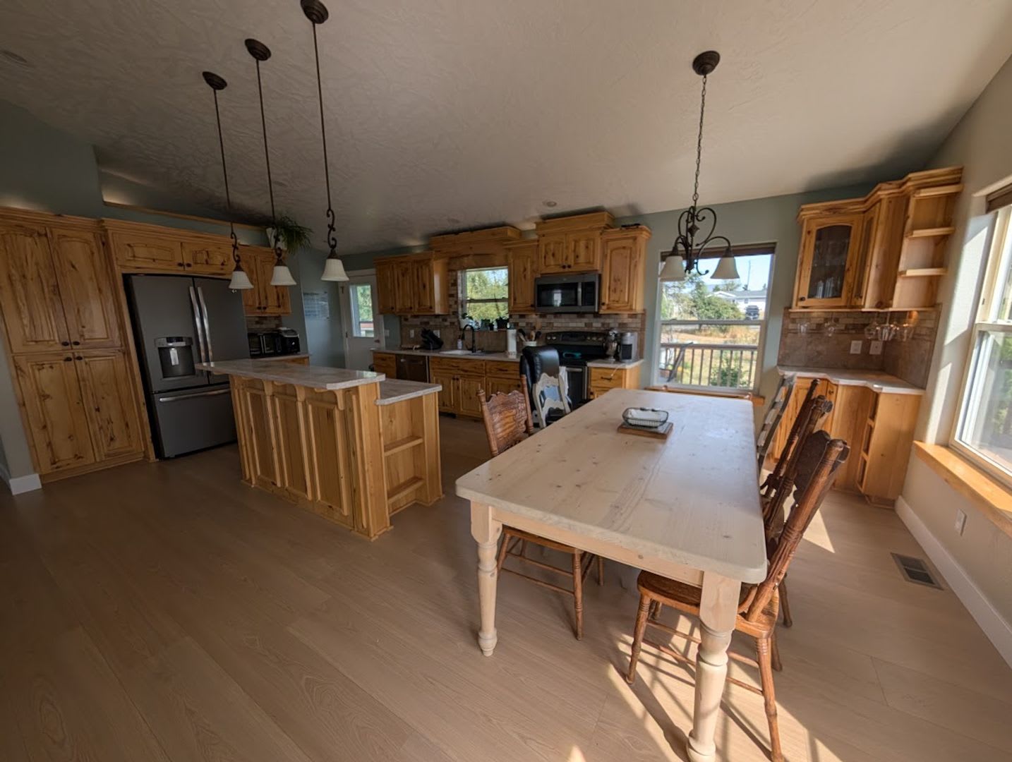 Beautiful 5 Bedroom 3 Bath Cottonwood House – photo 1 of 30