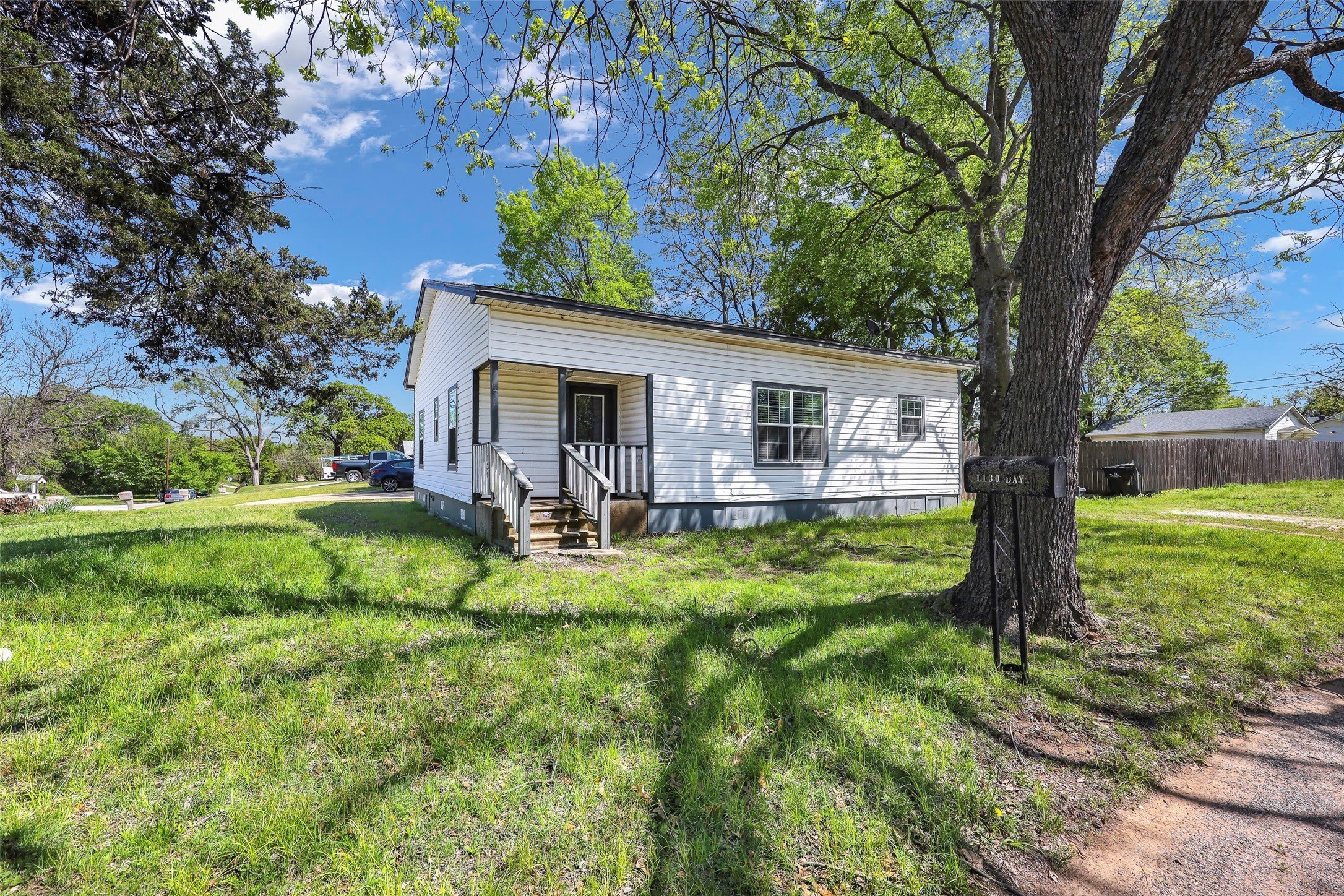 1130 W Day Street – photo 1 of 17