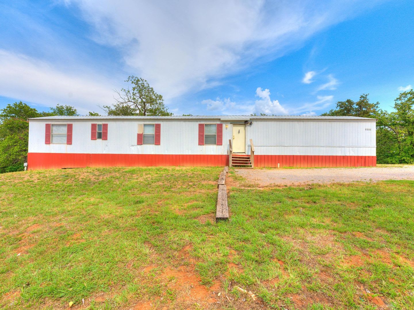 3bed/2bath Mobile Home on 1.2 Acres Available in Noble! – photo 1 of 20