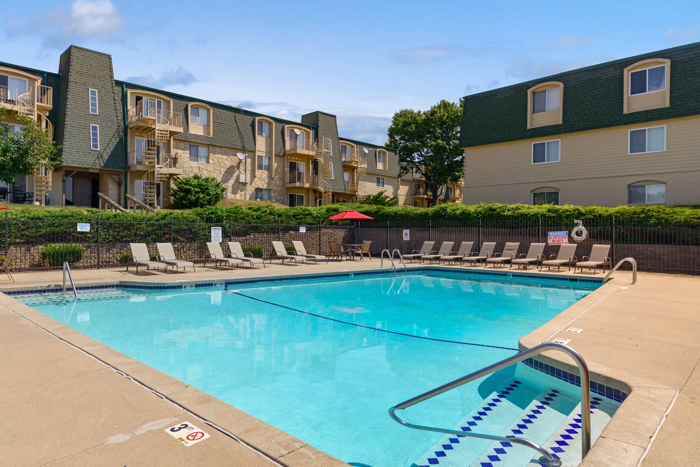Sherwood Glen – photo 1 of 26