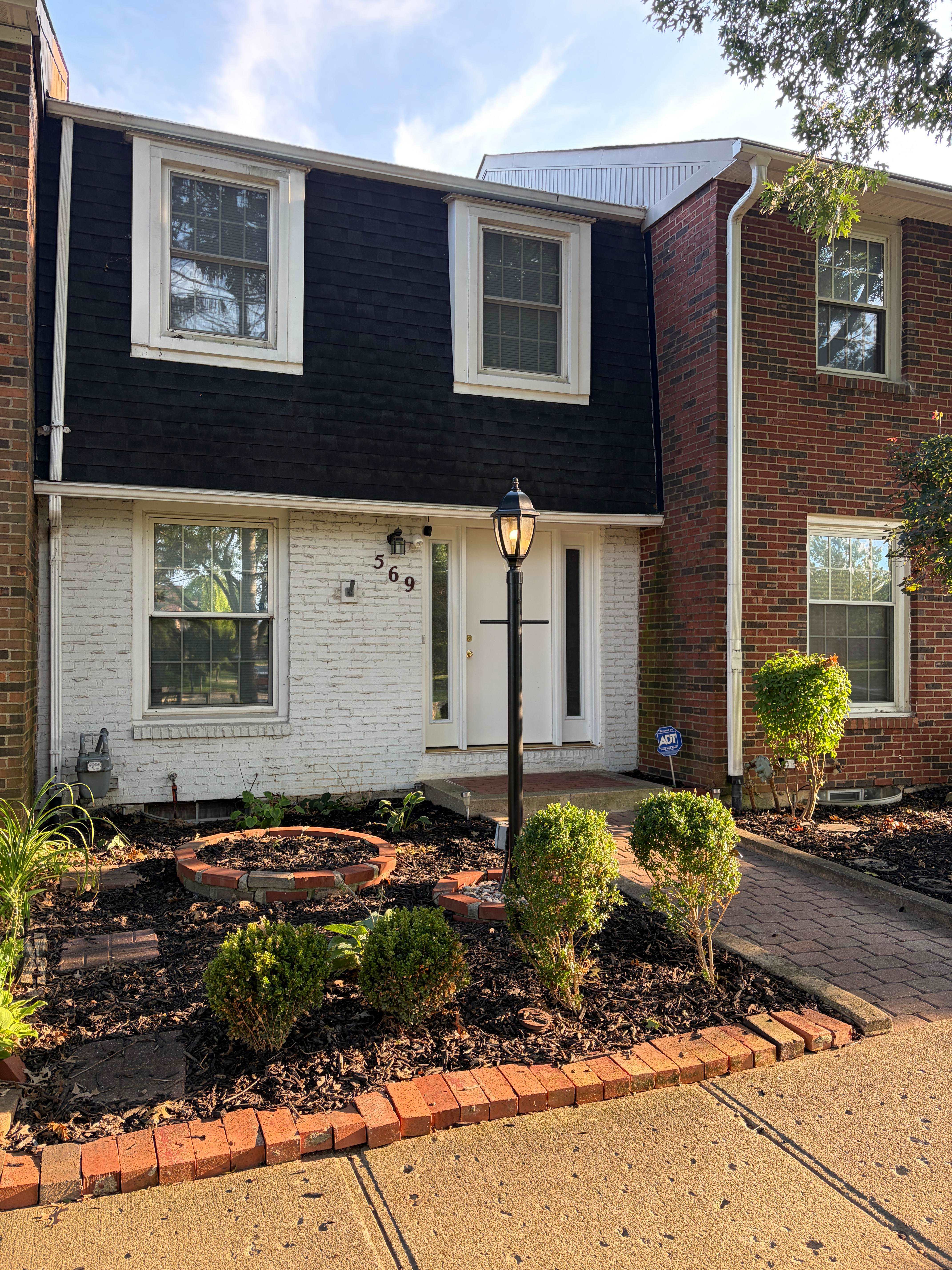 569 Simbury Street – photo 1
