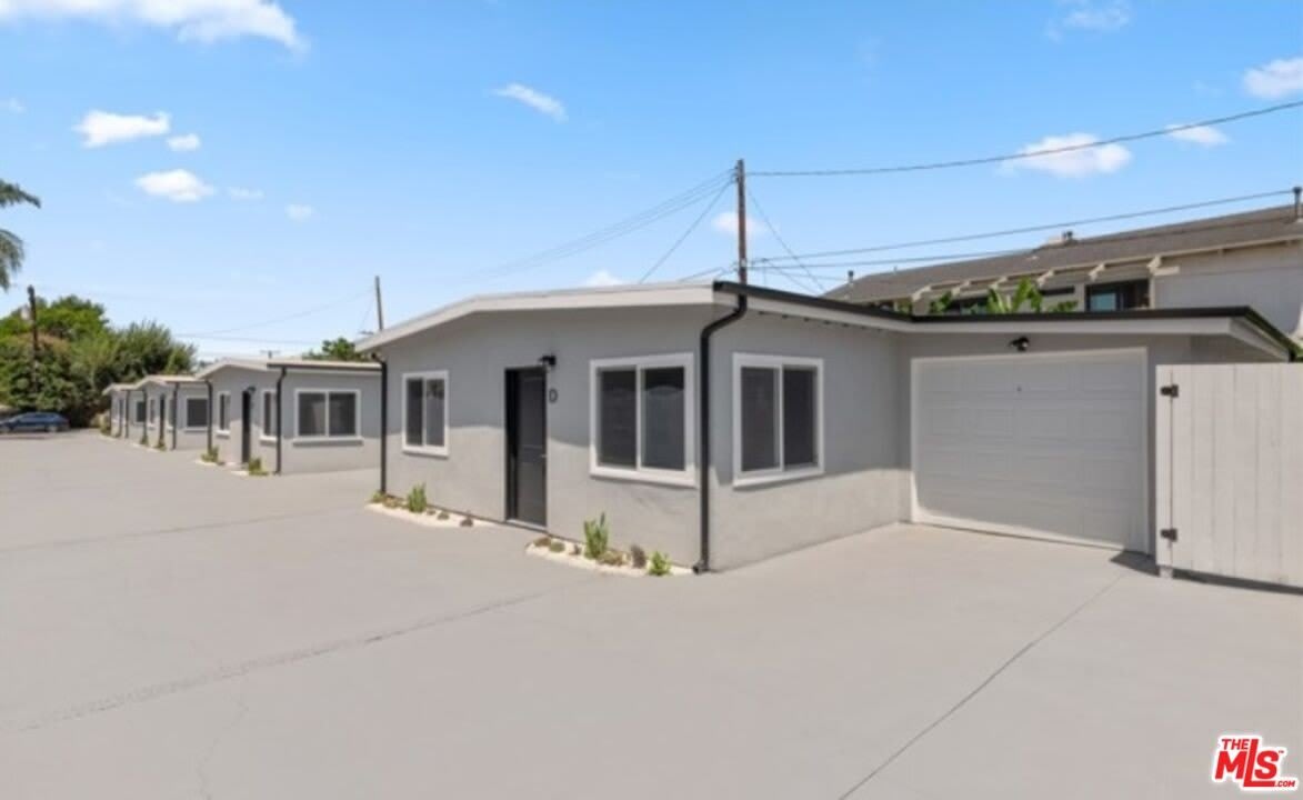 2658 Santa Ana Ave – photo 1 of 454