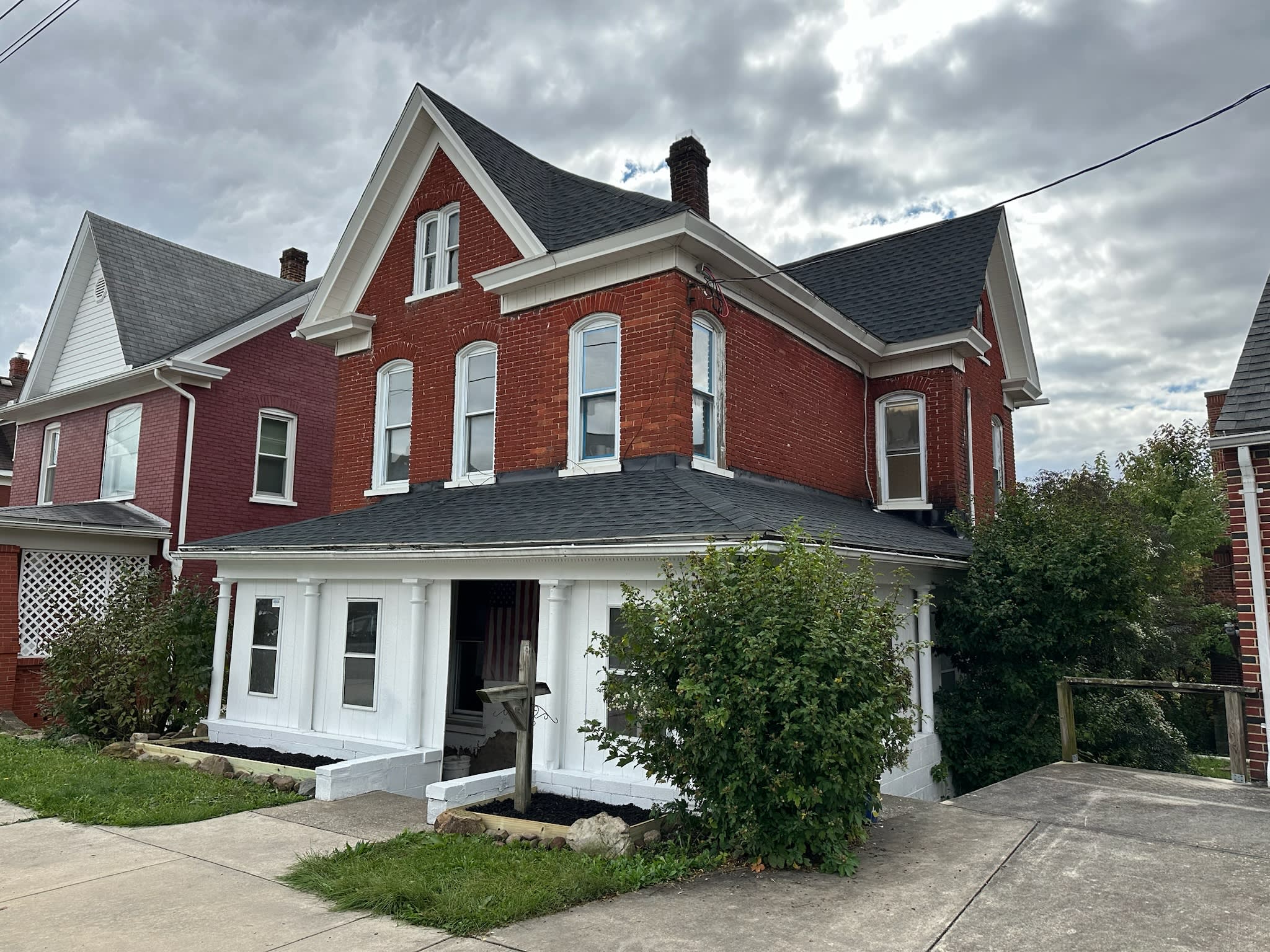 304 Poplar St – photo 1 of 9