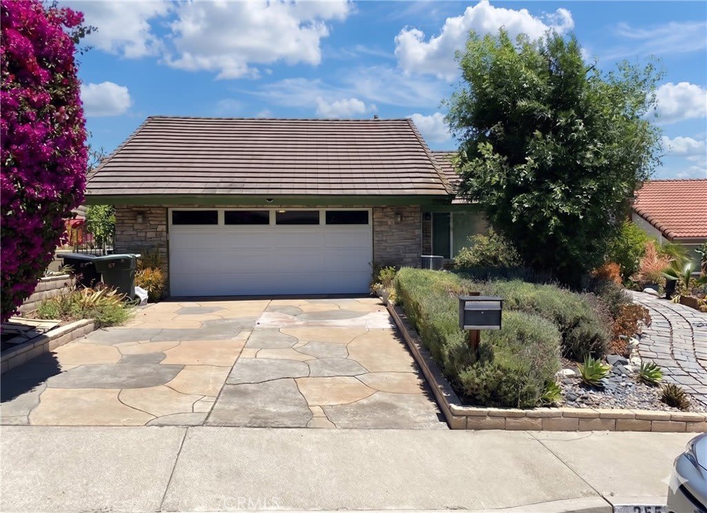 25522 Mackenzie Street – photo 1 of 17