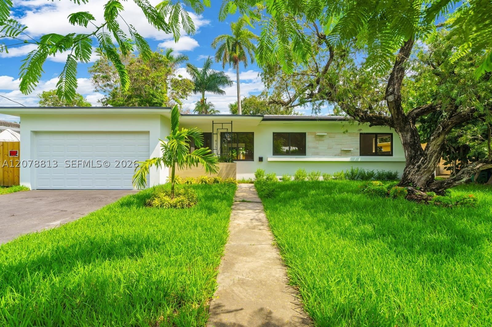 435 NE 114th St – photo 1