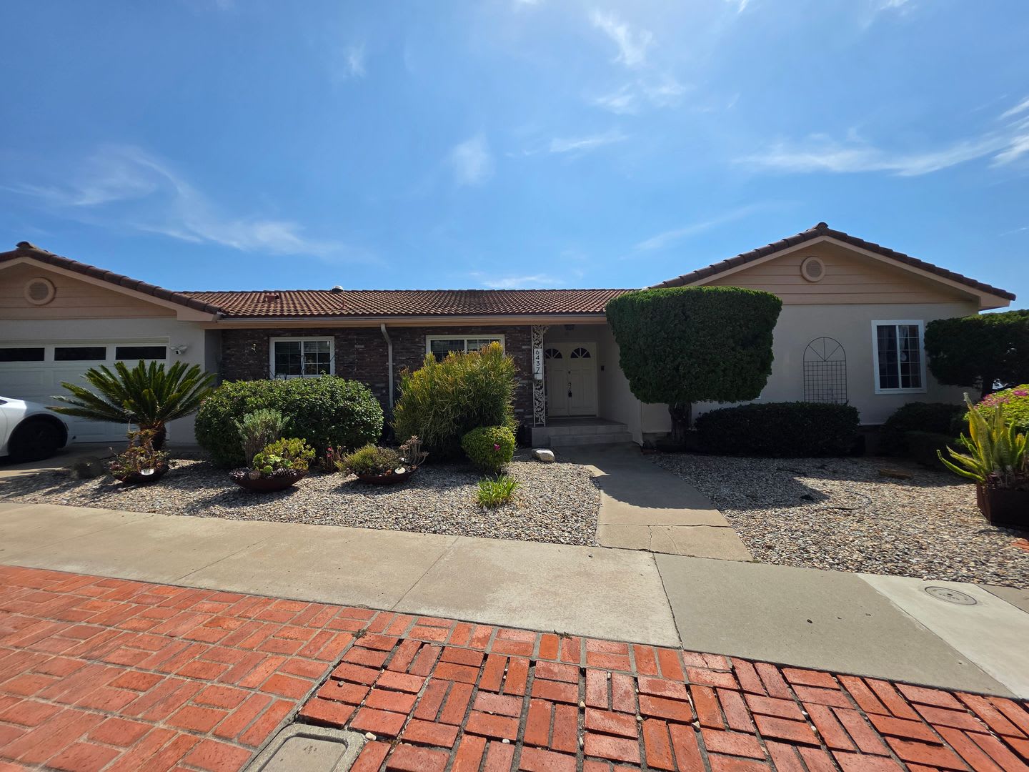 Stunning Del Cerro View Home with Spacious Split-Level Layout – photo 1