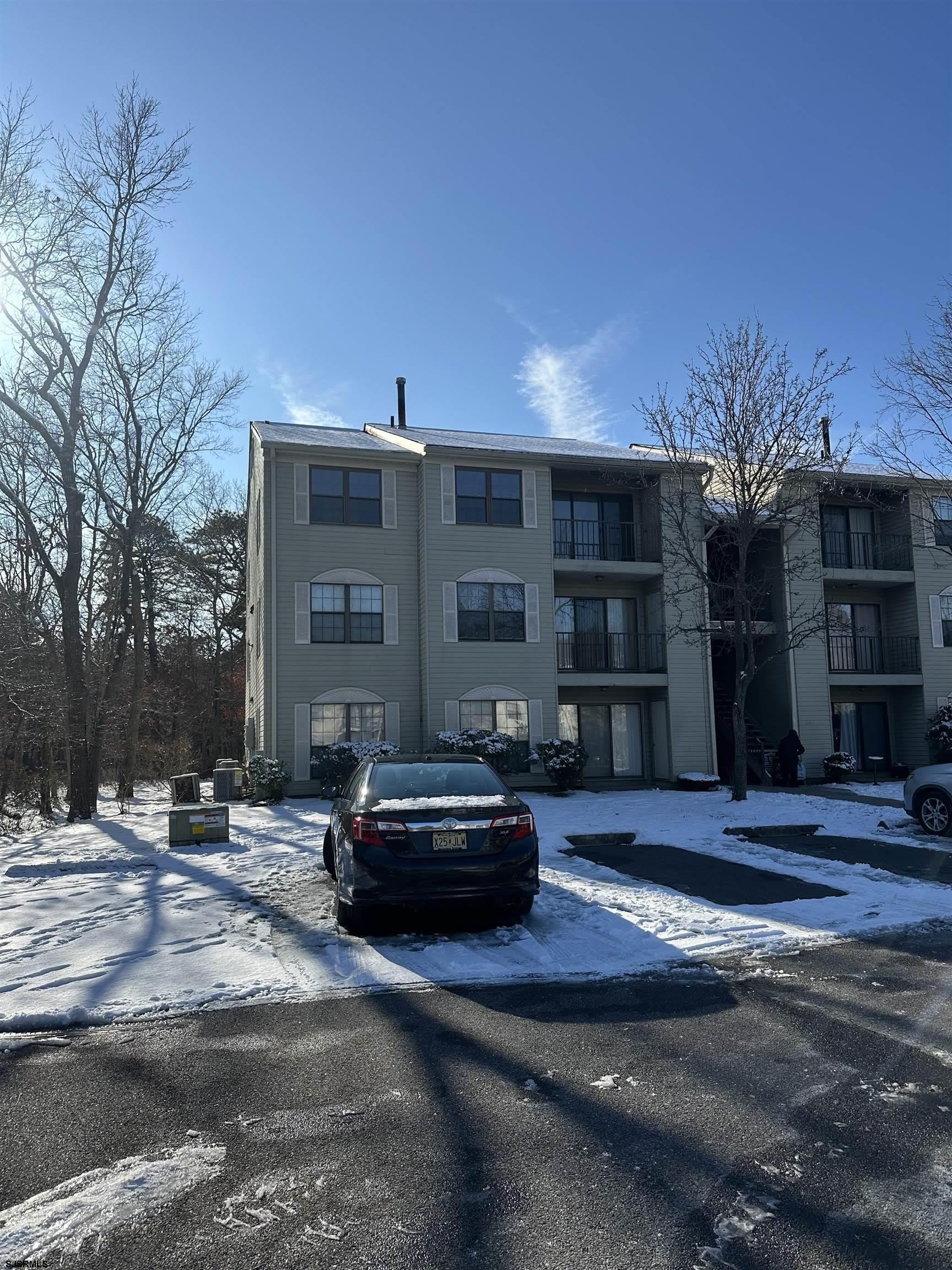 203 Colonial Ct – photo 1