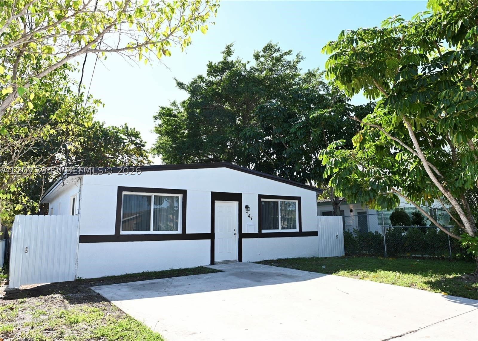 747 NW 5th Ct – photo 1