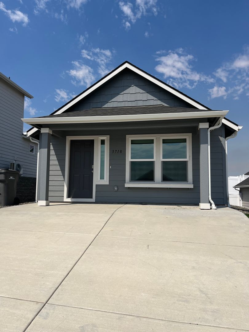 New Single Level Home in New SunRidge Community – photo 1