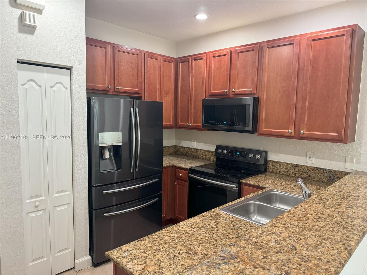 1048 Ne 30Th Avenue 1048 Homestead Fl 33033 – photo 1