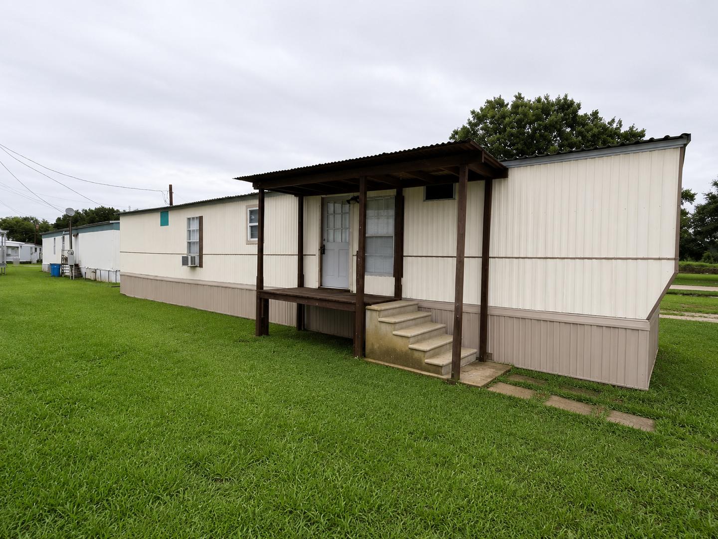 3 Bedroom 1.5 Bath Mobile Home located in Bent Oak Trailer Park Breaux Bridge. La – photo 1 of 8
