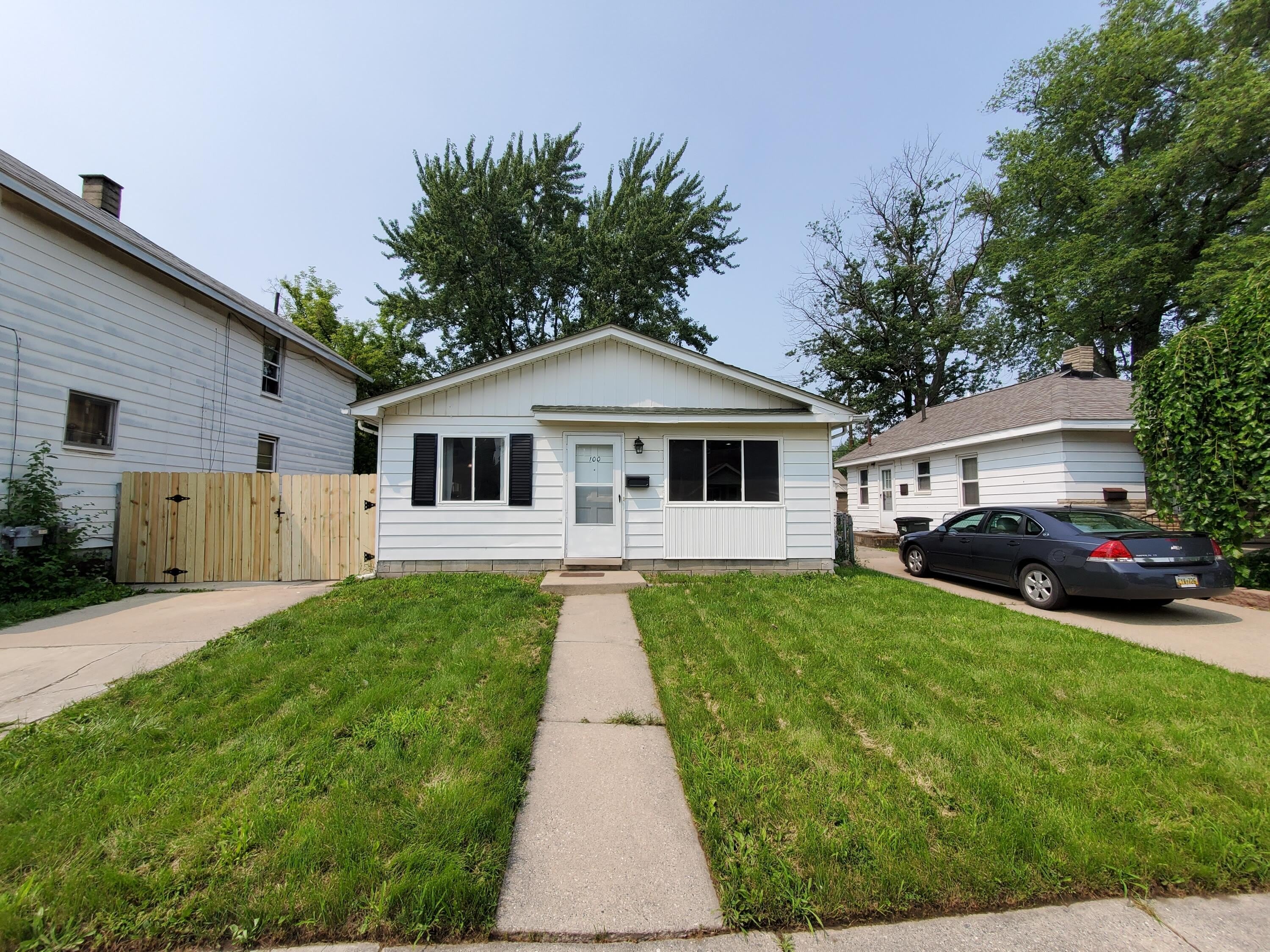 100 W Harwood Avenue – photo 1