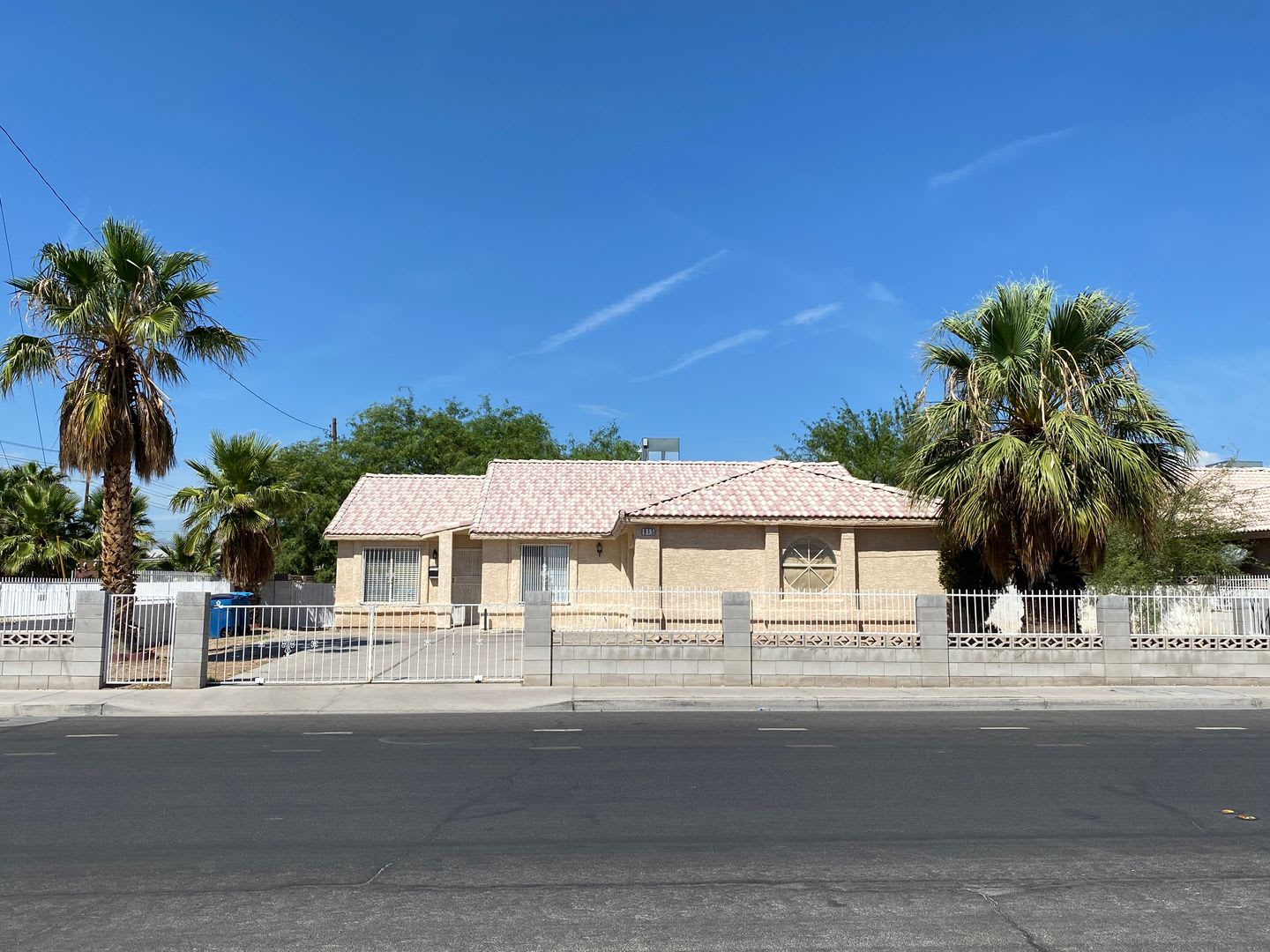 4 Bed 2 Bath Home Located In Central Las Vegas – photo 1