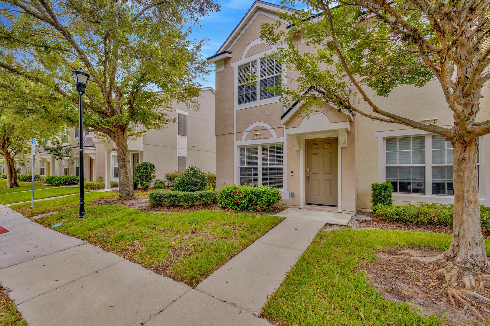 Charming Riverview Townhome with Screened Patio – photo 1