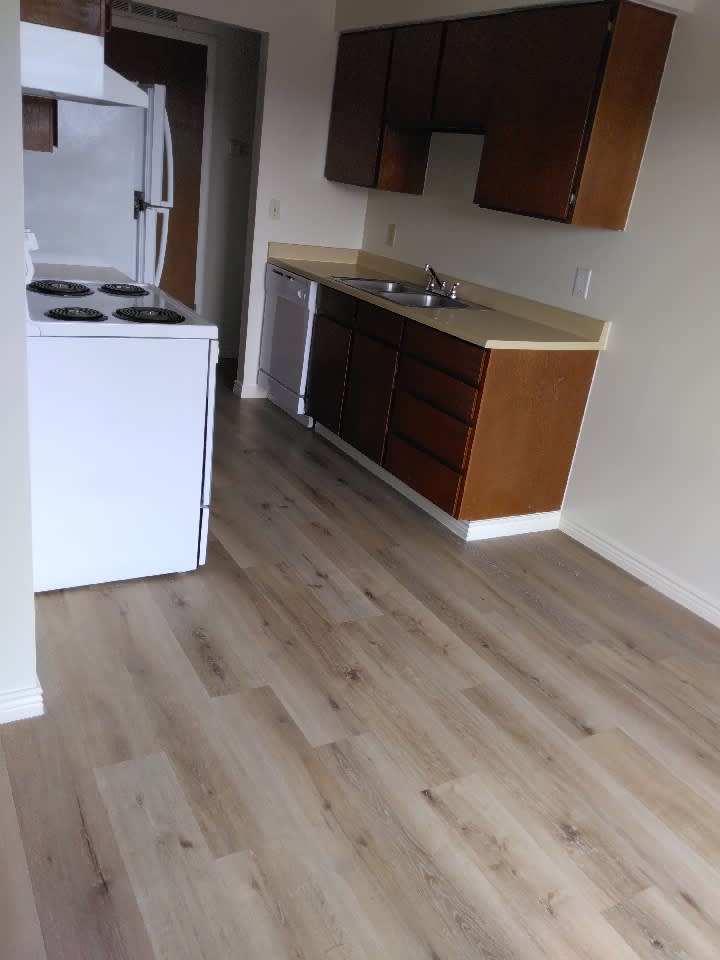 251 South Valley Drive – photo 1 of 7