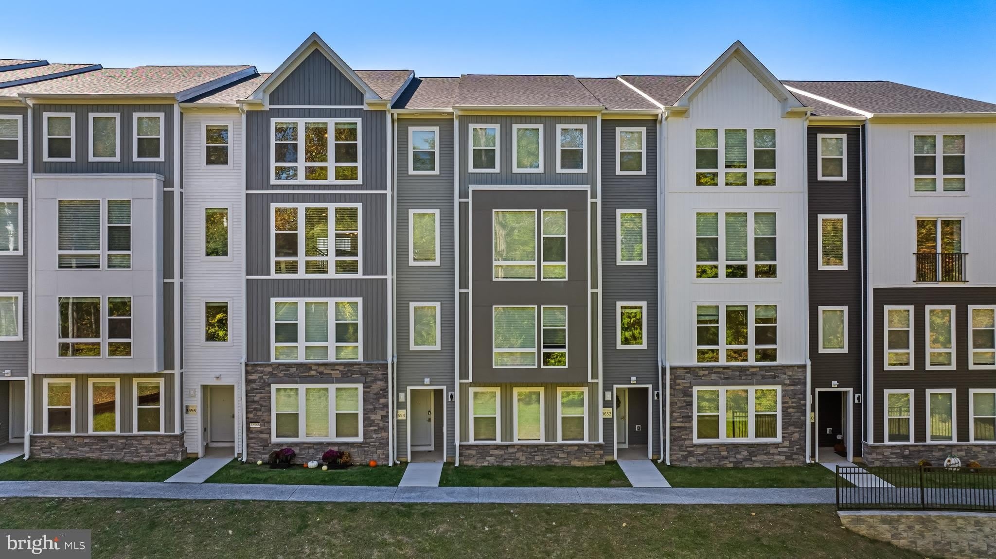 900 GILBERT Road – photo 1 of 23
