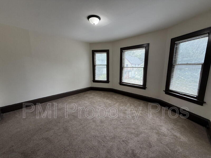 2532 N 37th St – photo 1