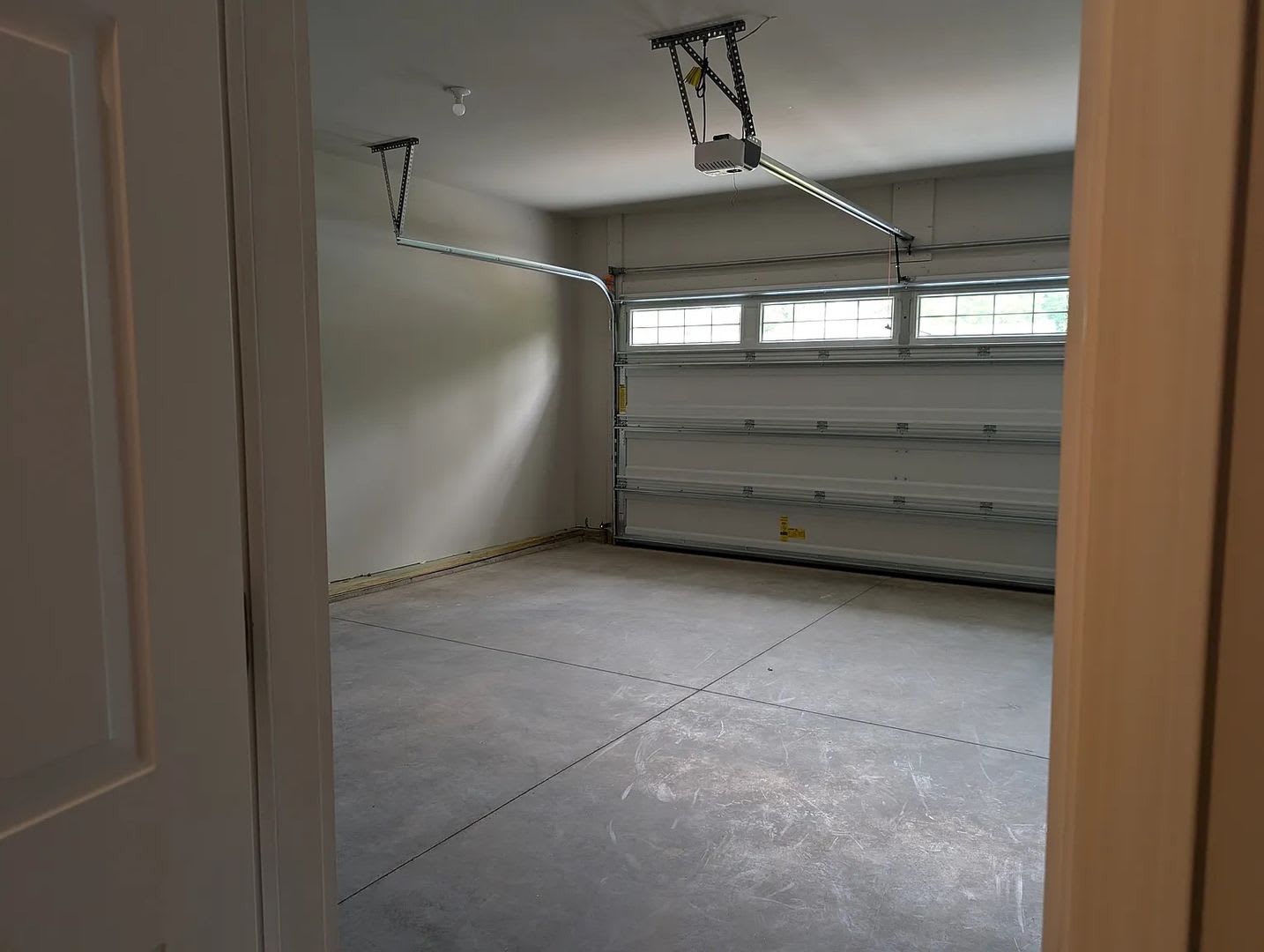 Room in 5 Bedroom Home at Reeves St – photo 1