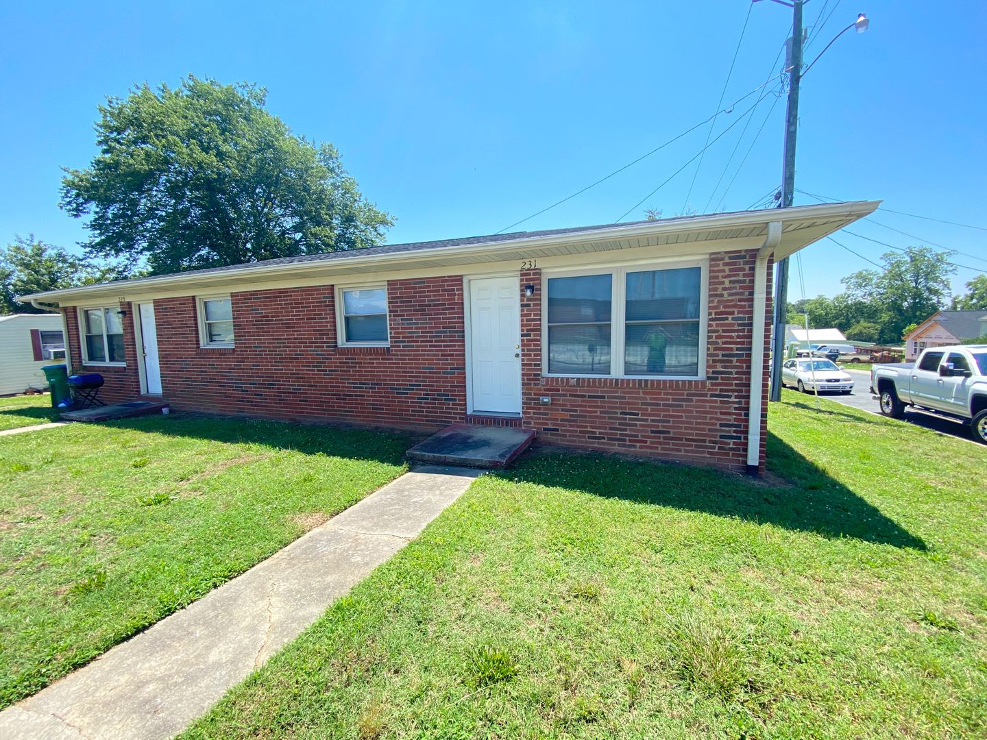 1Bed 1Ba Duplex Downtown Landis Very Nice Condition – photo 1 of 9