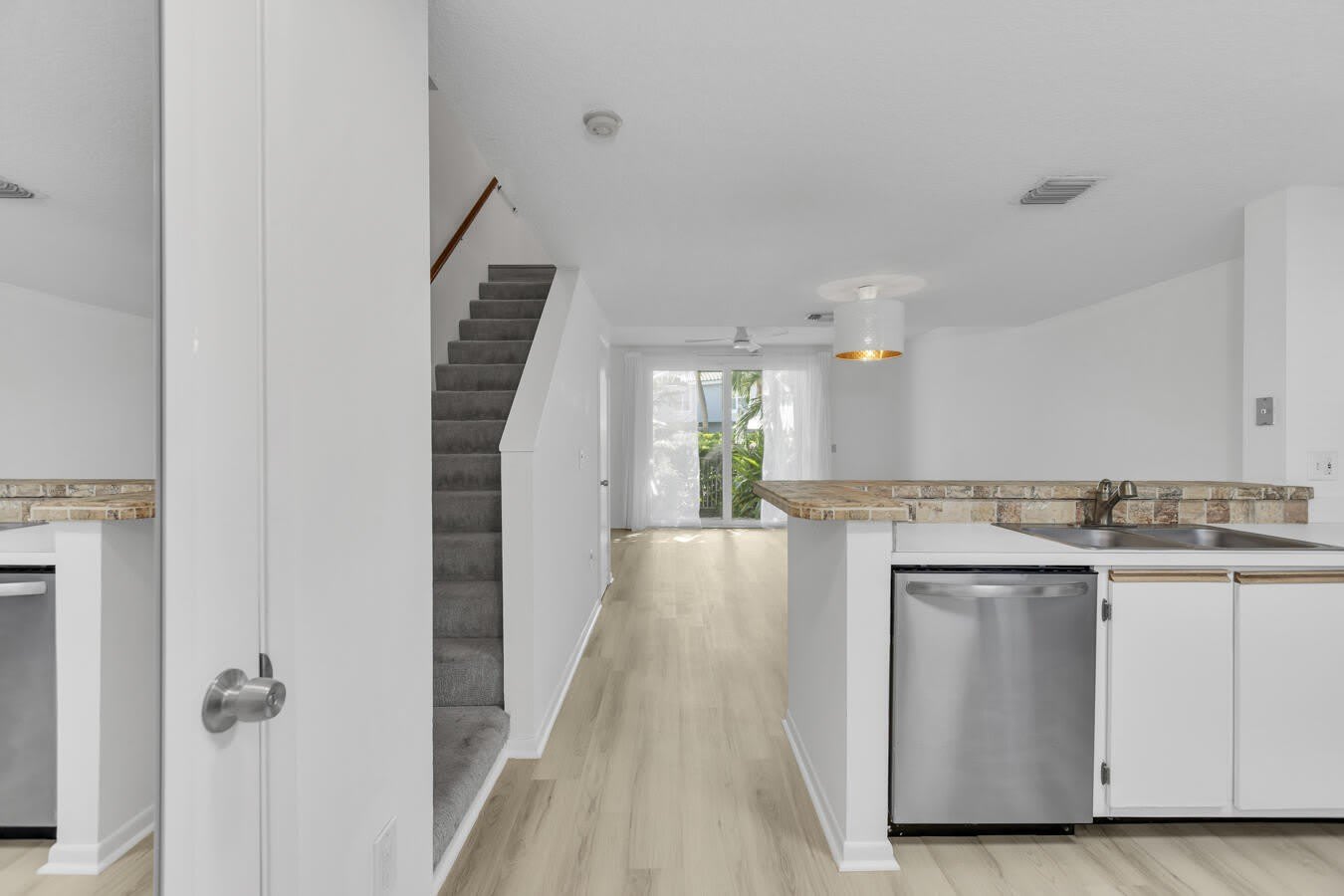 1006 Jeffery Street – photo 1