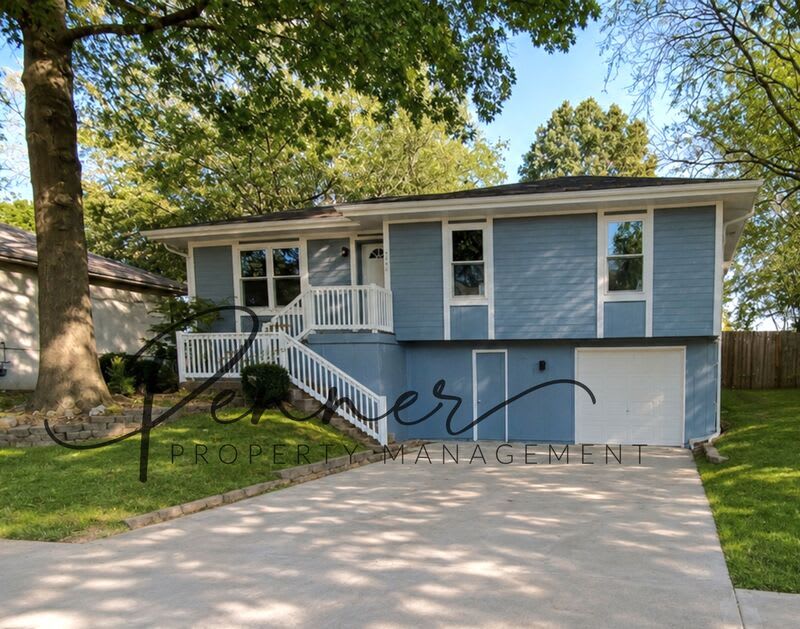 818 SE 19TH ST – photo 1 of 17