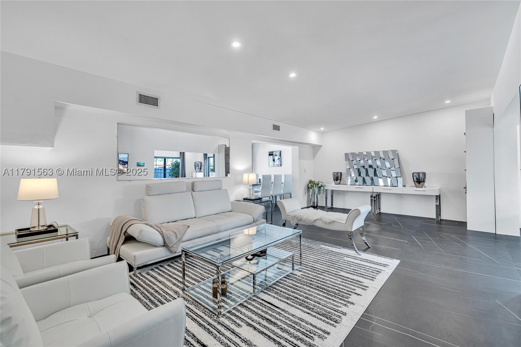 560 NW 116th Ter – photo 1