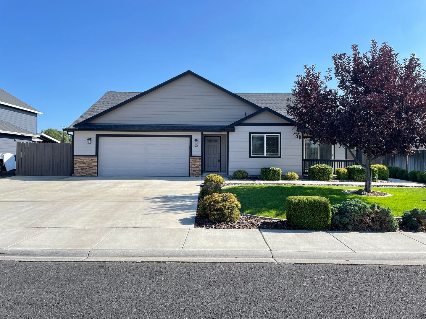 Single Story Home in Quiet Family Friendly Neighborhood – photo 1