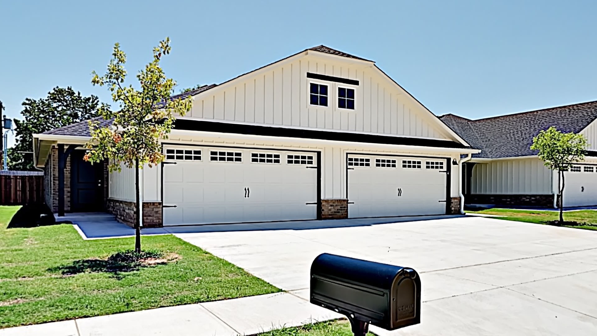 3 Bedroom 2 Bathroom 2 Car Garage Duplex Near Tinker AFB – photo 1