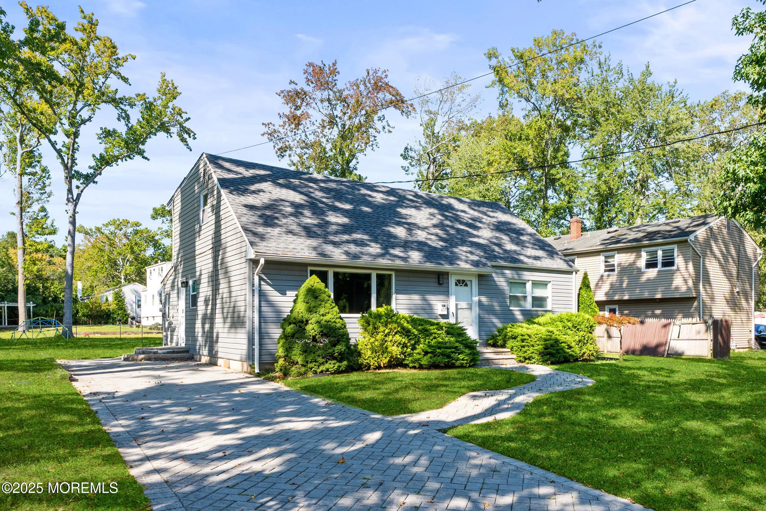 437 Redmond Avenue – photo 1 of 26