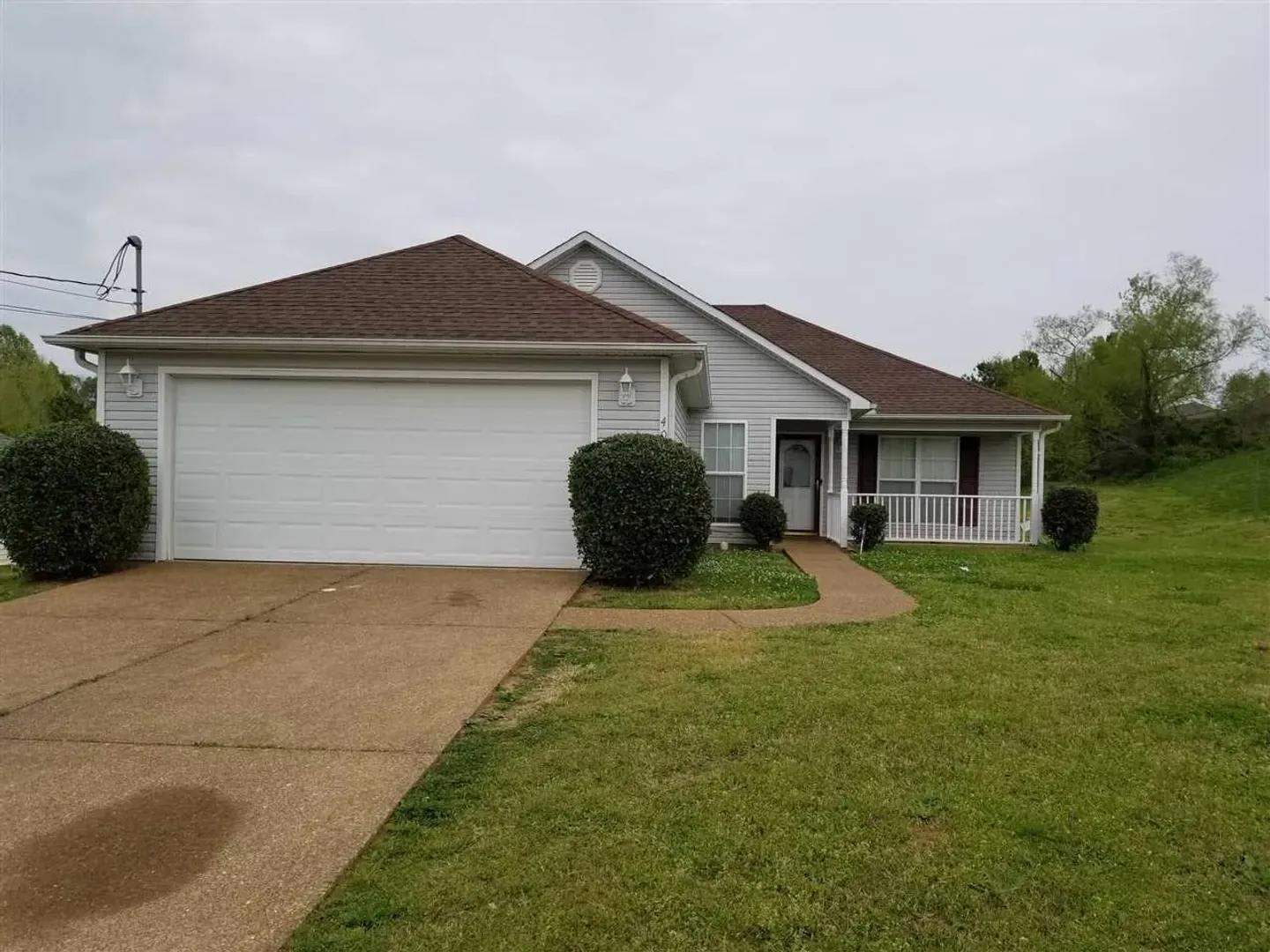 Welcome to your next home! 4 Bed 2 Bath – photo 1