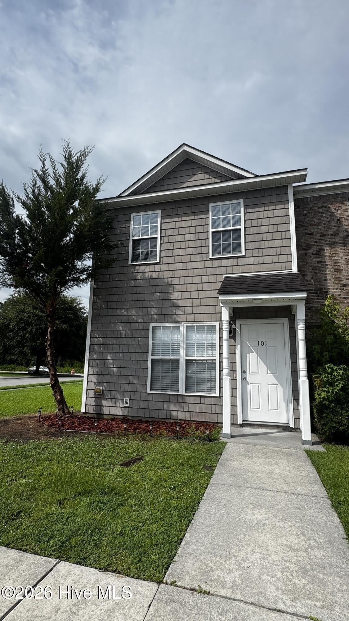 101 Bridgewood Drive – photo 1