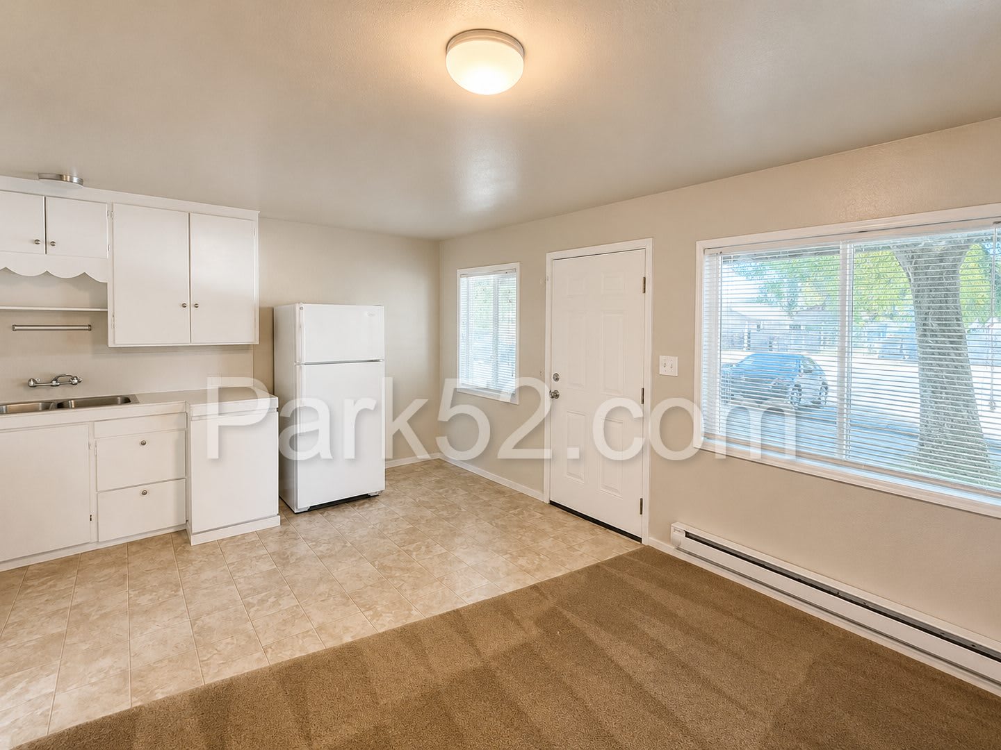 1 Bed 1 Bath Tacoma Apartment with On-Site Laundry and Parking – photo 1 of 8