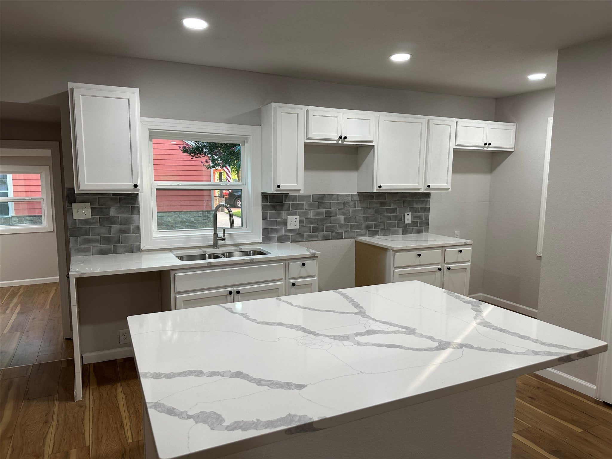 1008 Commerce Drive – photo 1